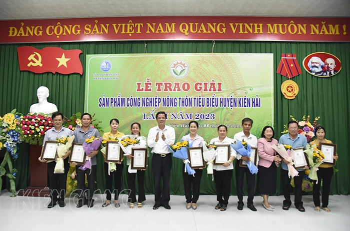 Kiên Hải công nhận 15 sản phẩm, bộ sản phẩm công nghiệp nông thôn tiêu biểu